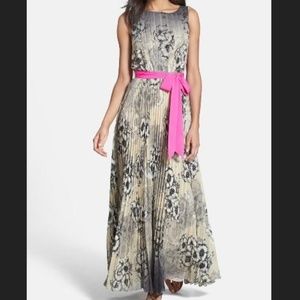 Sleeveless Pleated Maxi Black Cream Floral Ombre - image 1